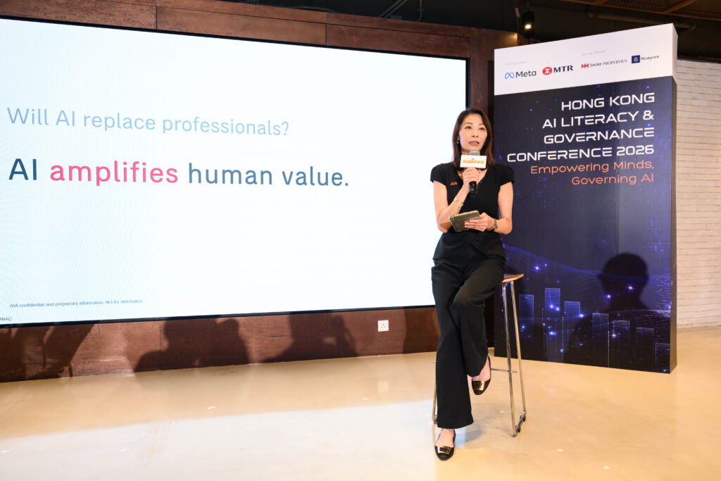 方保僑會長與友邦香港及澳門首席營業官陳潔瑩女士進行主題分享，就 AI 日益進步所